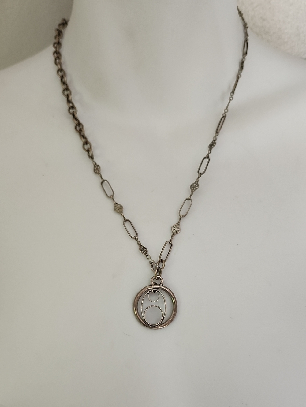 Perch Delicate Silver Tone Interlocking Circle Pendant Necklace